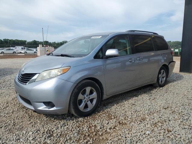 TOYOTA SIENNA LE