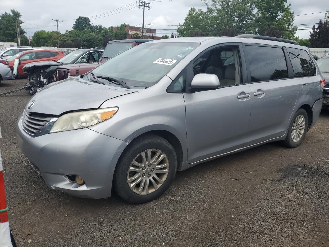 TOYOTA SIENNA XLE