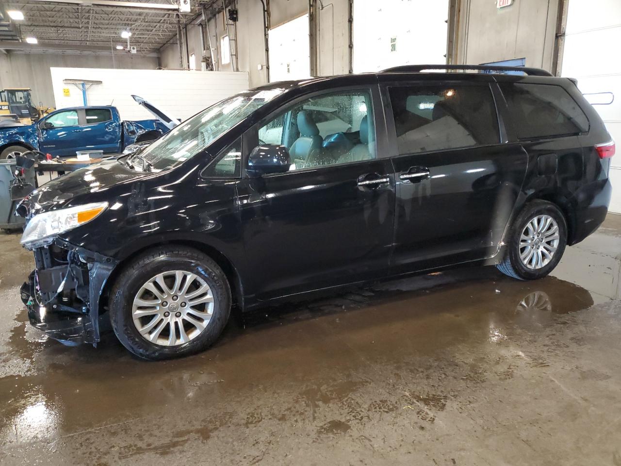 TOYOTA SIENNA XLE