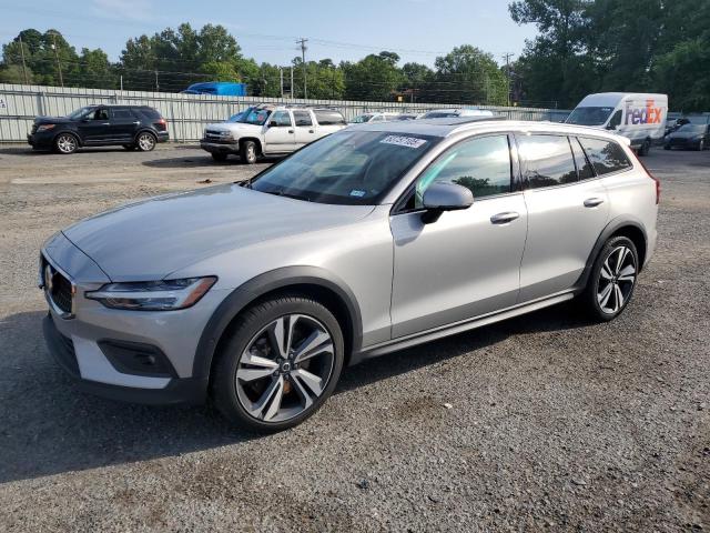 VOLVO V60 CROSS