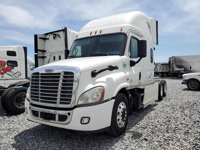 FREIGHTLINER CASCADIA 1 2015 white tractor diesel 3AKJGLD5XFSGG4140 photo #3