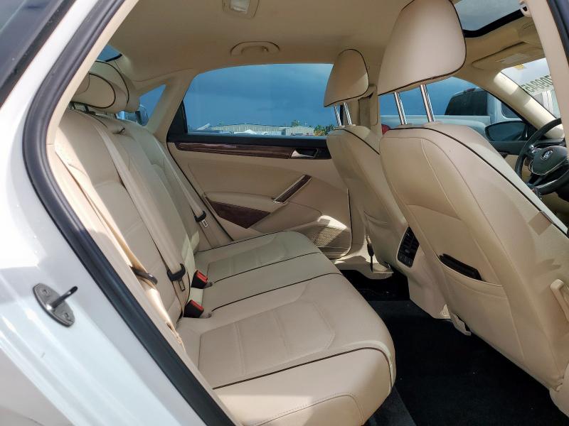 2017 VOLKSWAGEN PASSAT SE 1VWGT7A31HC049061