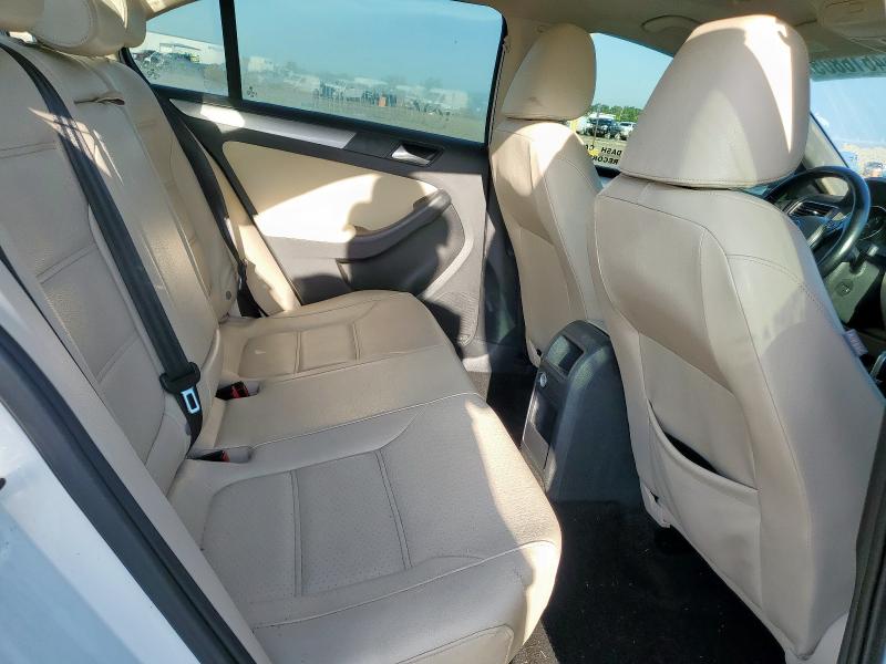 2017 VOLKSWAGEN JETTA SE - 3VWDB7AJ2HM386437
