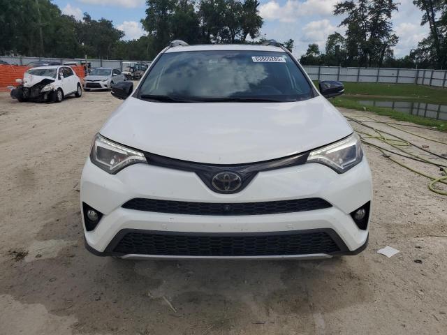 2018 TOYOTA RAV4 SE JTMNFREV9JJ176375