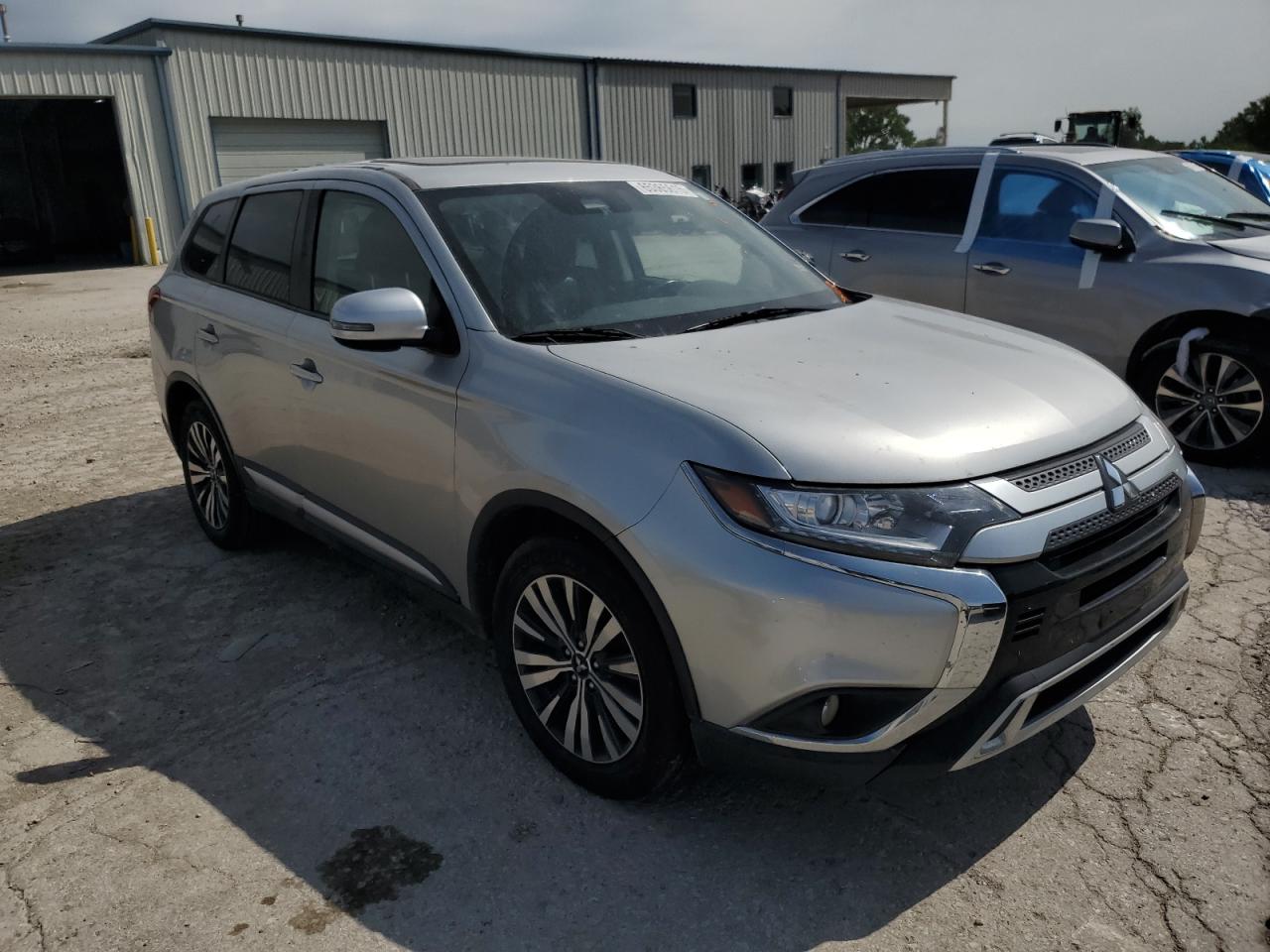 MITSUBISHI OUTLANDER SE