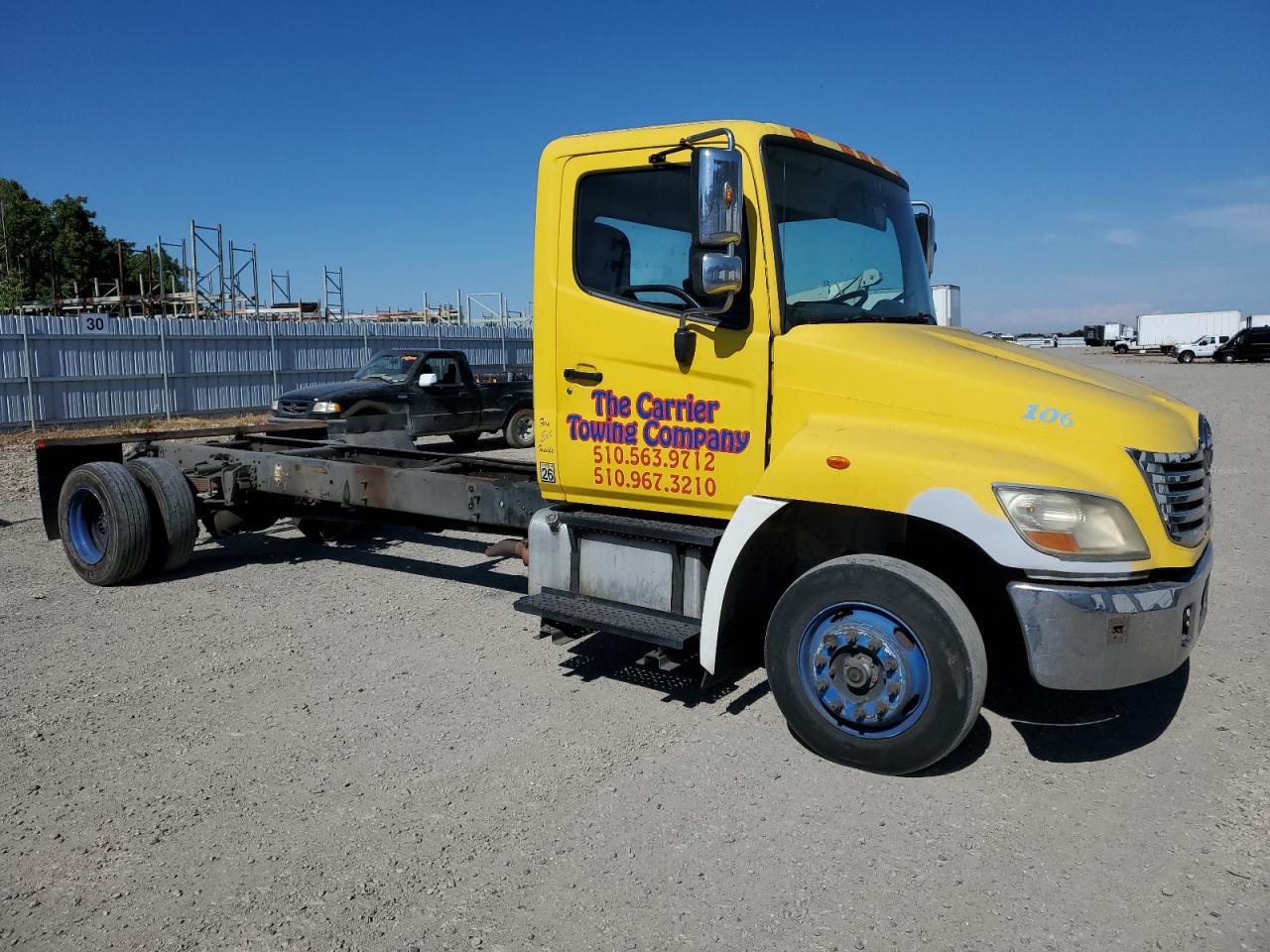 Lot #3302835901 2010 HINO 258/268