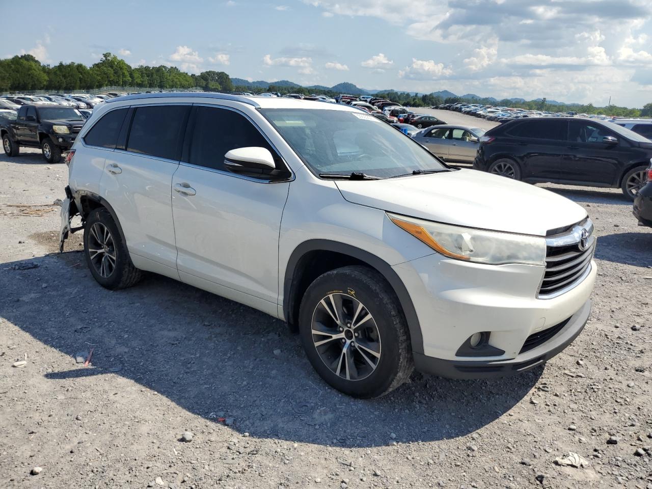 Lot #3301807346 2016 TOYOTA HIGHLANDER XLE
