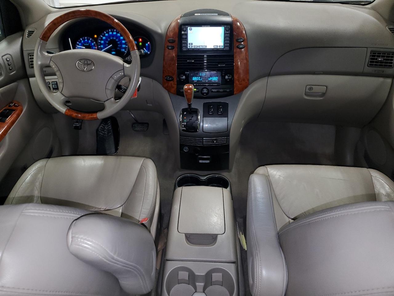 TOYOTA SIENNA XLE