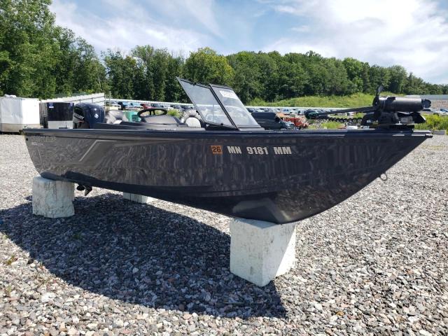 CRESTLINER BOAT