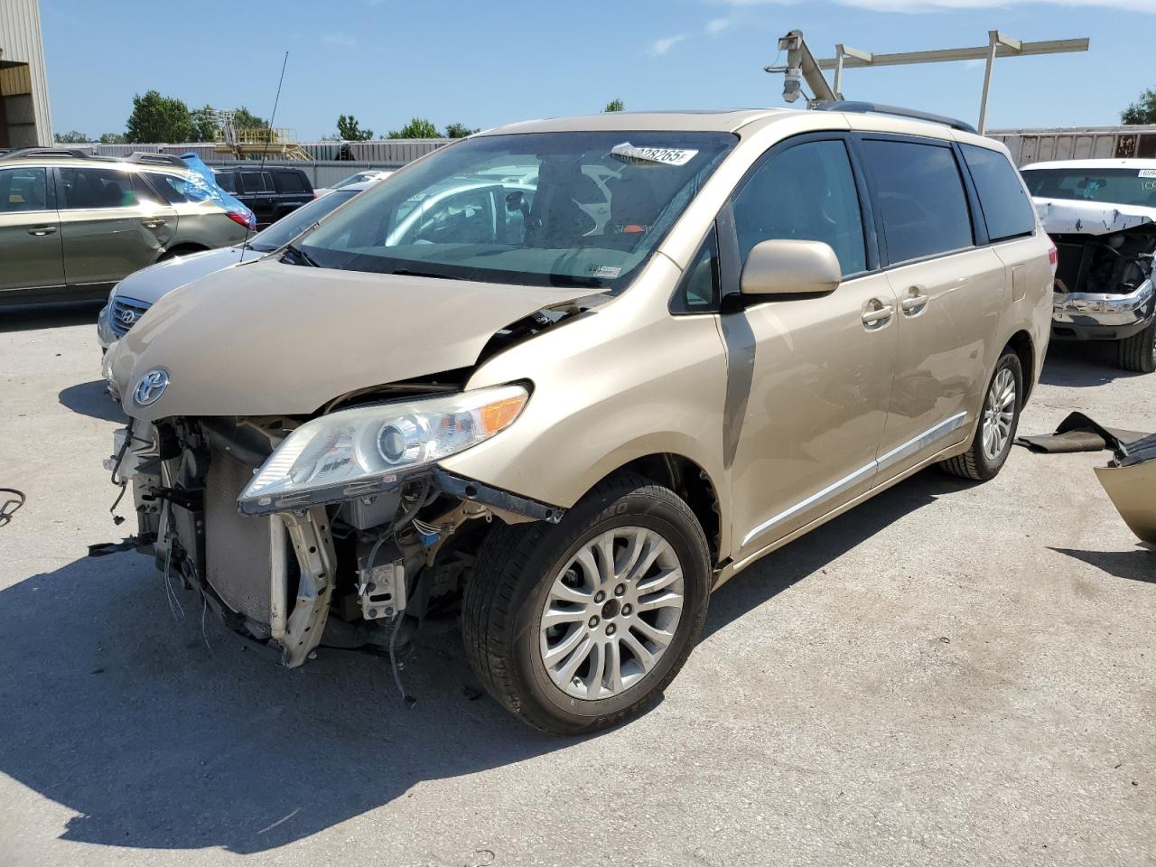 TOYOTA SIENNA XLE