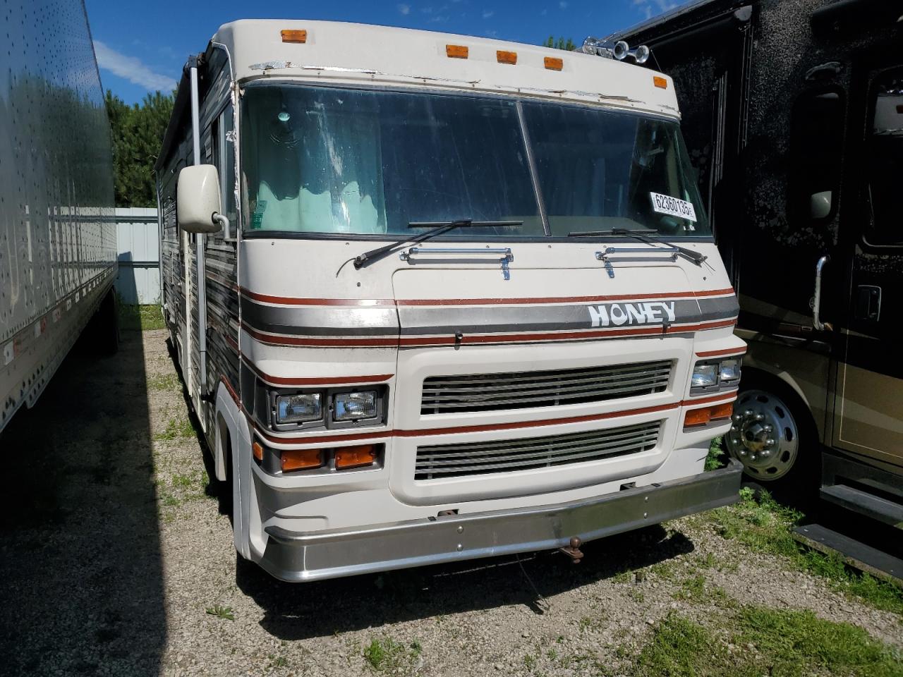 Lot #3203985939 1986 HONEYBEE MOTORHOME