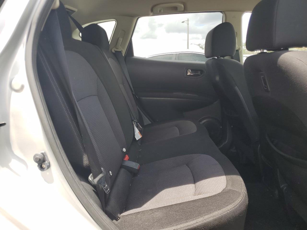 Nissan Rogue s 2012