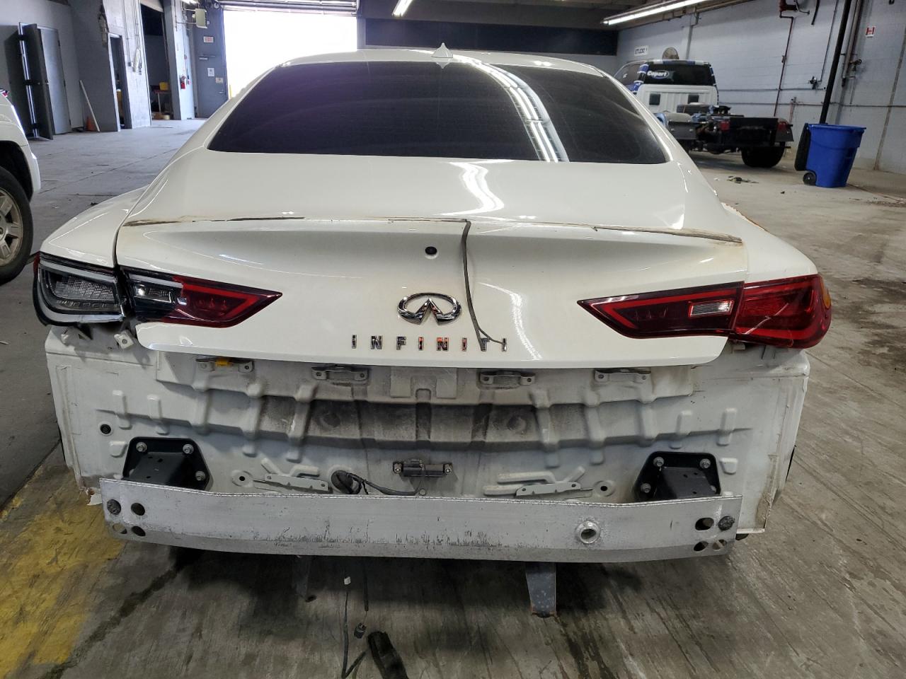 INFINITI Q60 LUXE 300