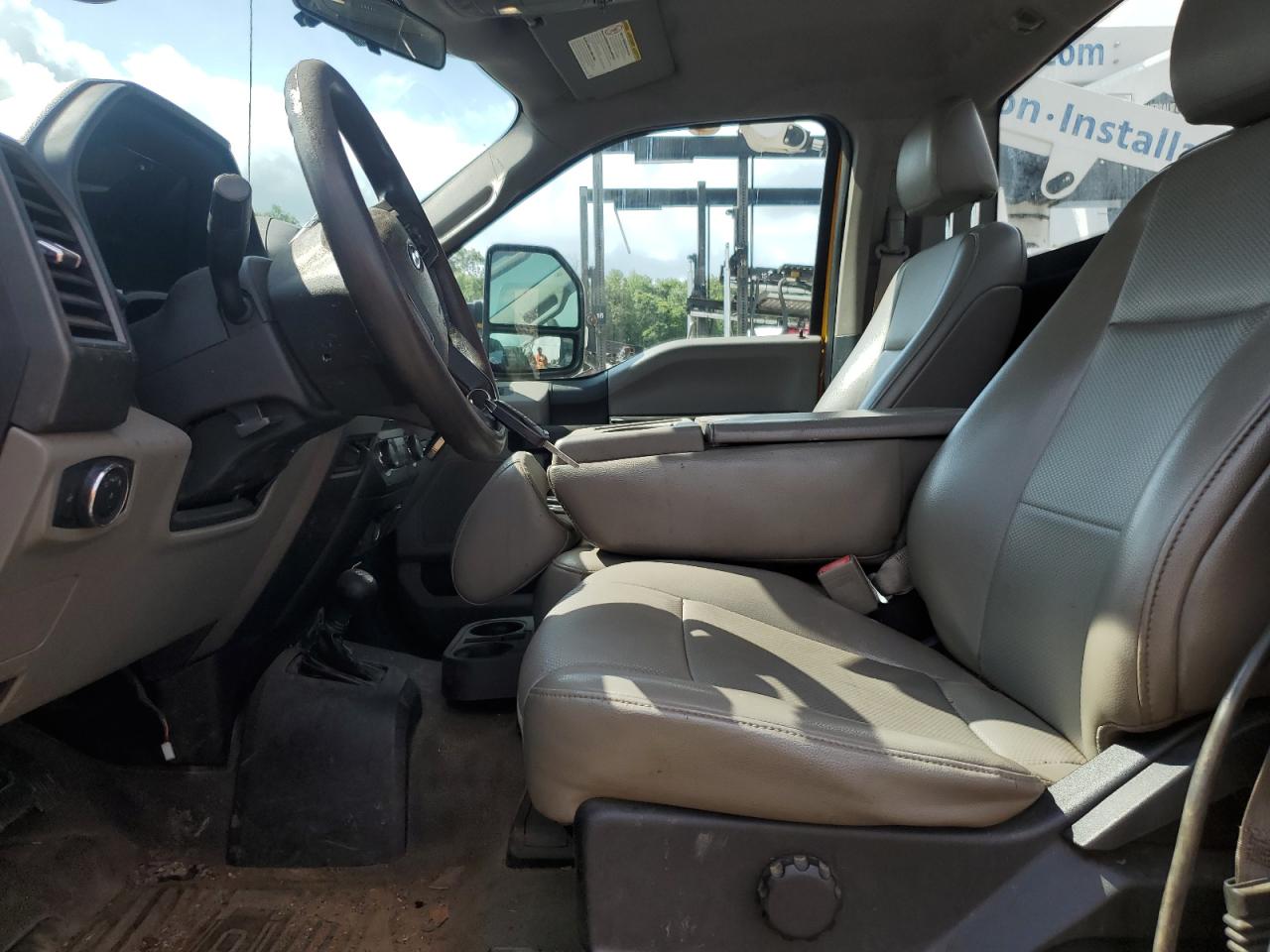 FORD F-550 SUPER DUTY