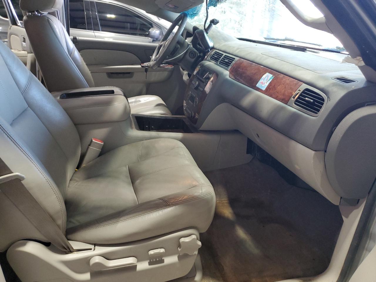 CHEVROLET SUBURBAN C1500 LT