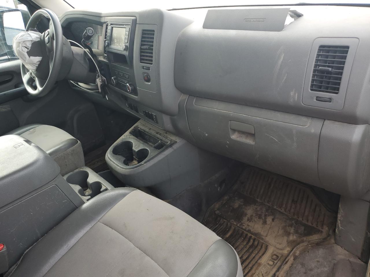 NISSAN NV2500 2500 S