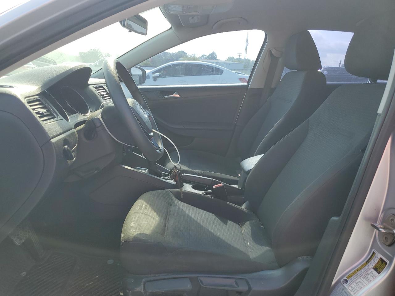 VOLKSWAGEN JETTA BASE