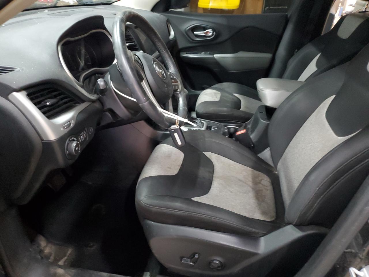 JEEP GRAND CHEROKEE LATITUDE