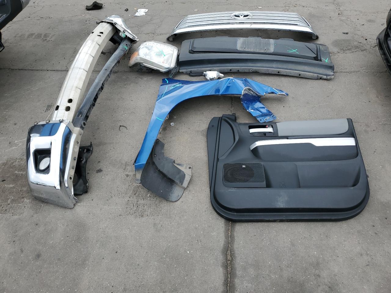 TOYOTA TUNDRA CREWMAX LIMITED