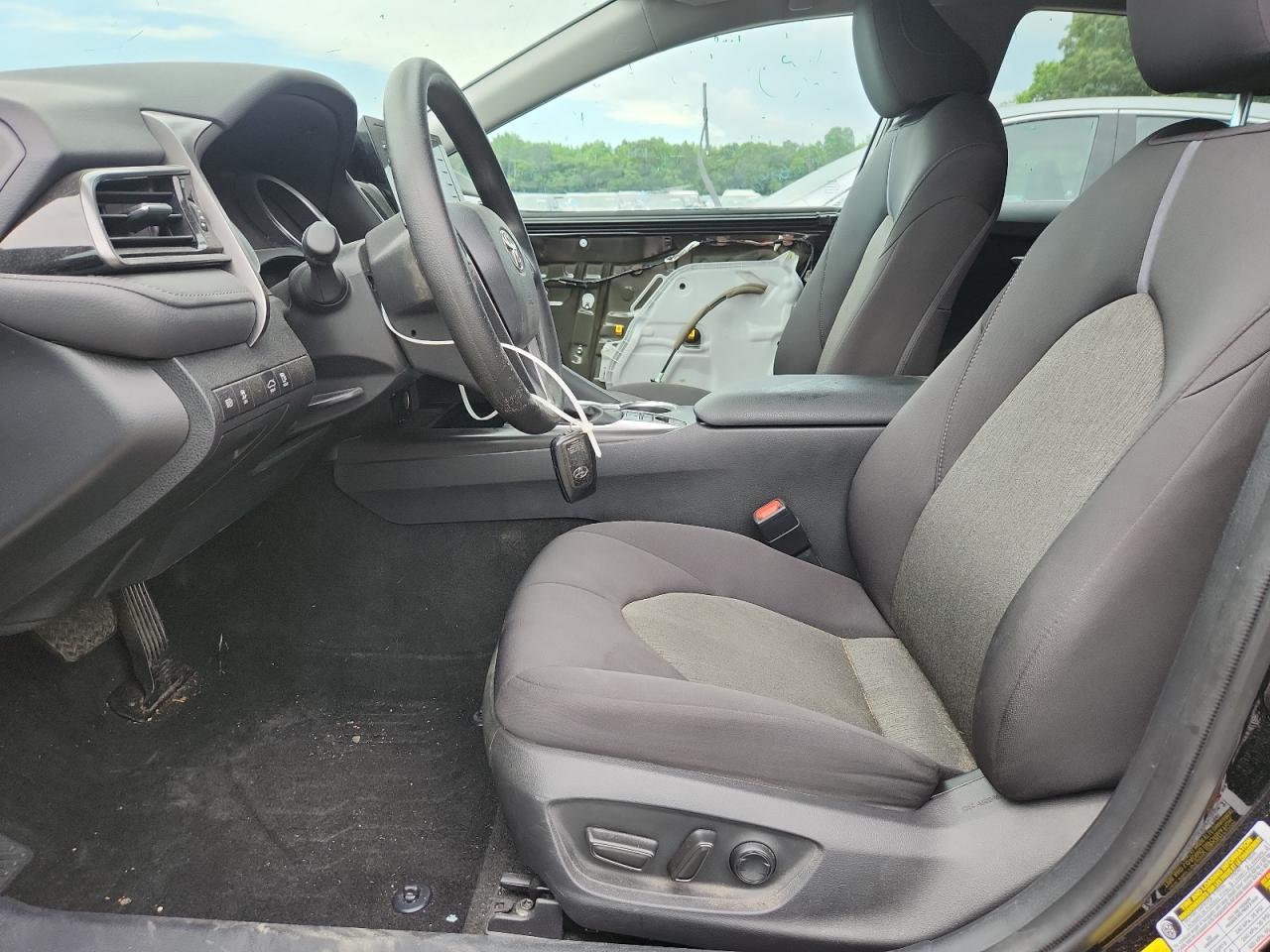 Toyota Camry le 2022