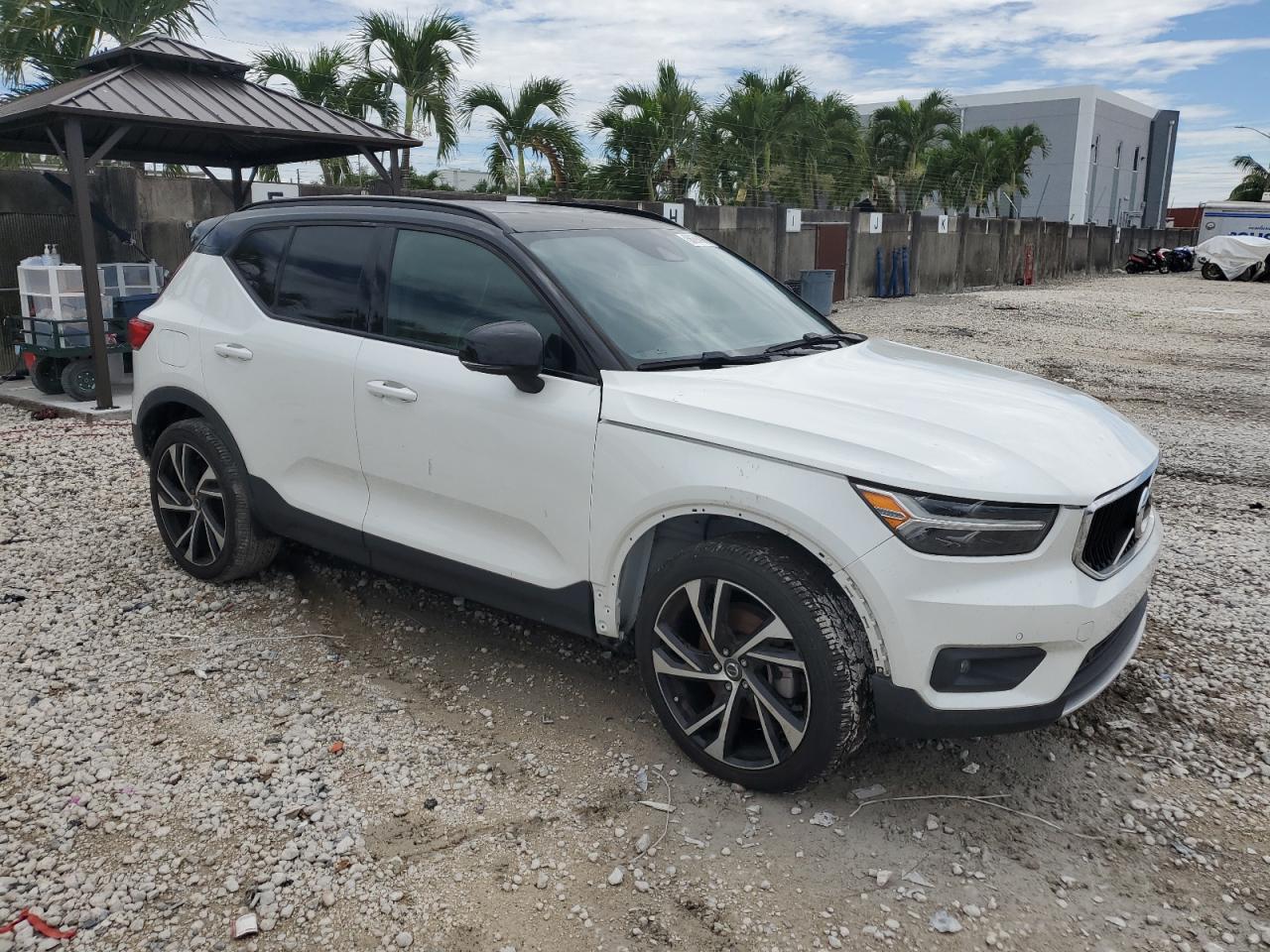 VOLVO XC40 T5 R-DESIGN