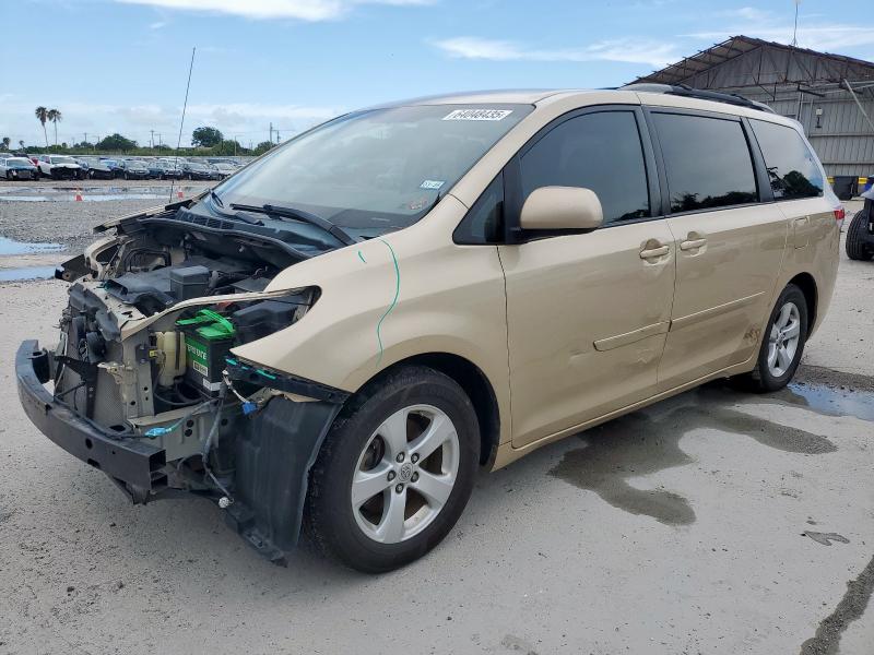 TOYOTA SIENNA LE