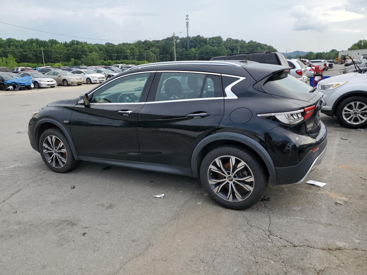 INFINITI QX30 BASE