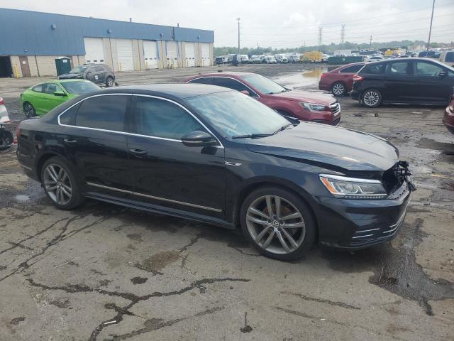 2017 VOLKSWAGEN PASSAT R-L 1VWDT7A37HC029173