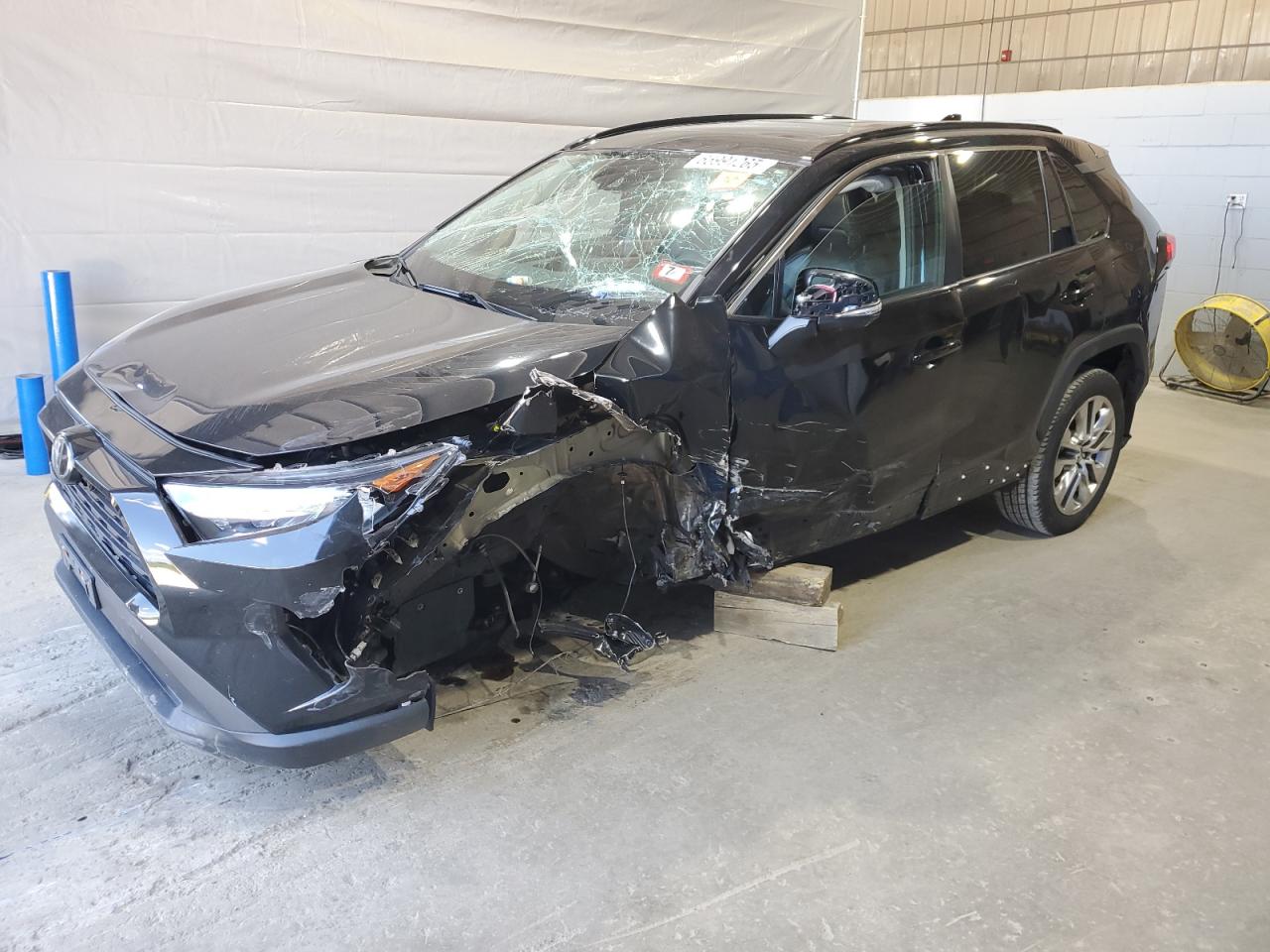 TOYOTA RAV4 XLE PREMIUM