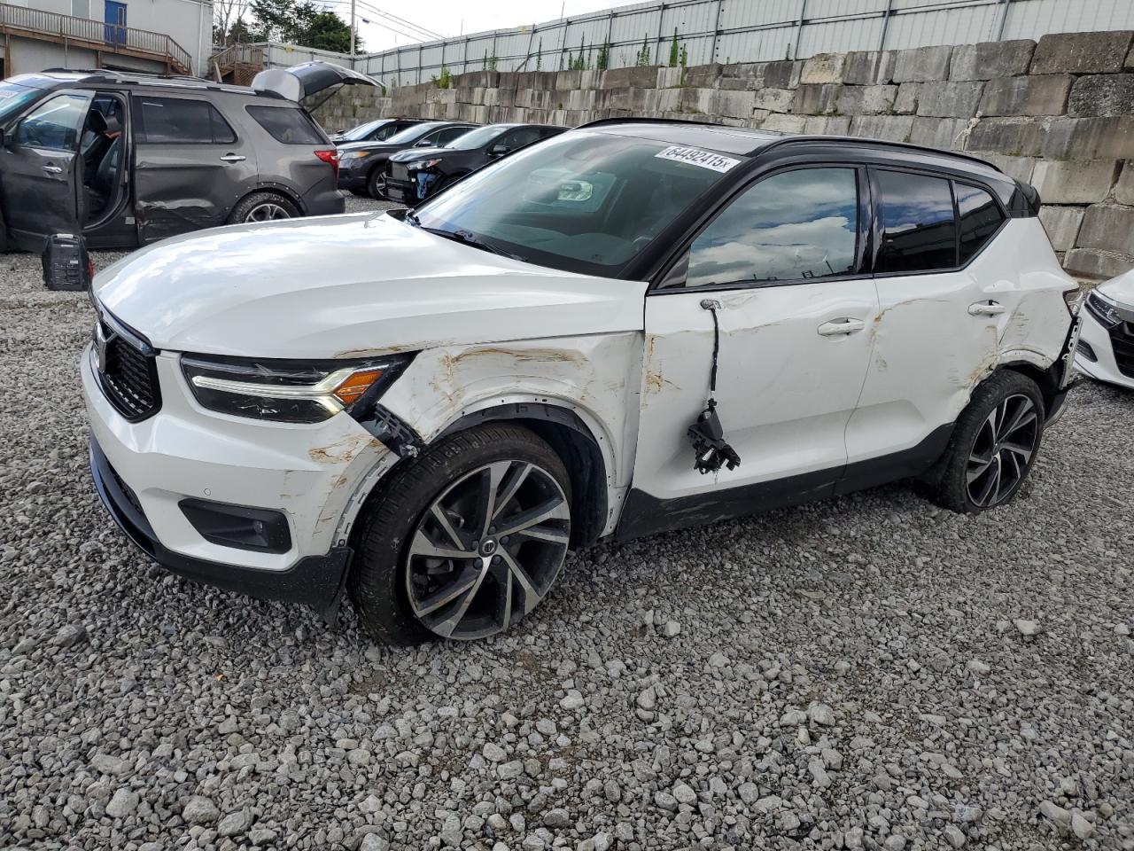 VOLVO XC40 T5 R-DESIGN