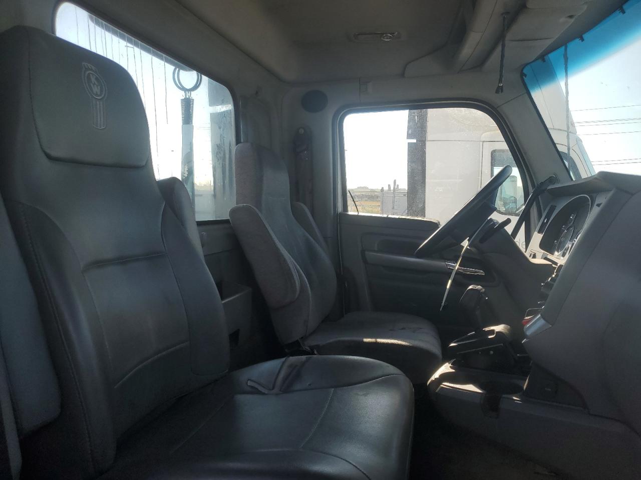 Lot #3246031183 2015 KENWORTH T680