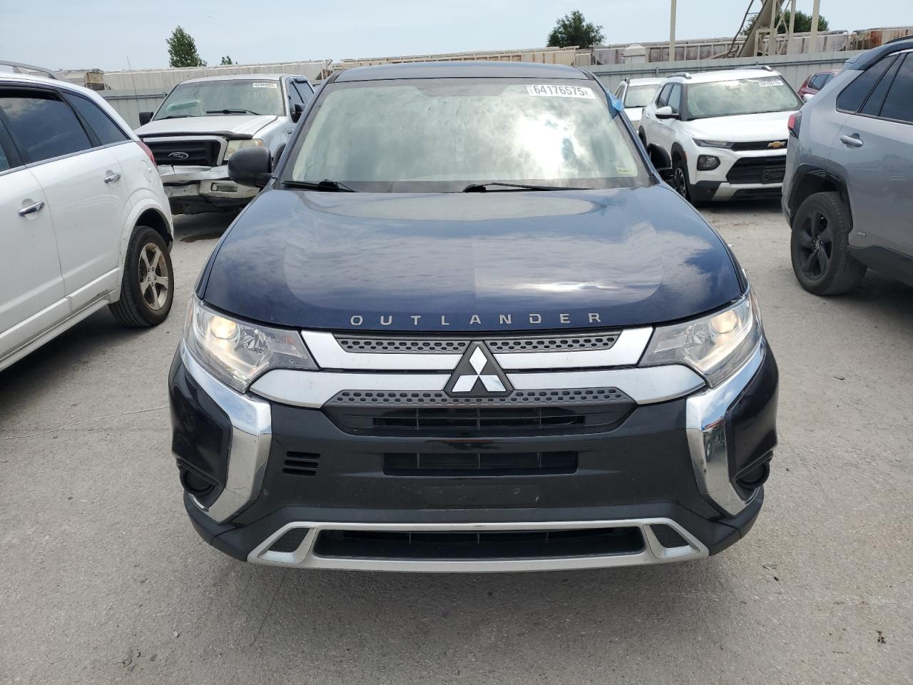 MITSUBISHI OUTLANDER SE