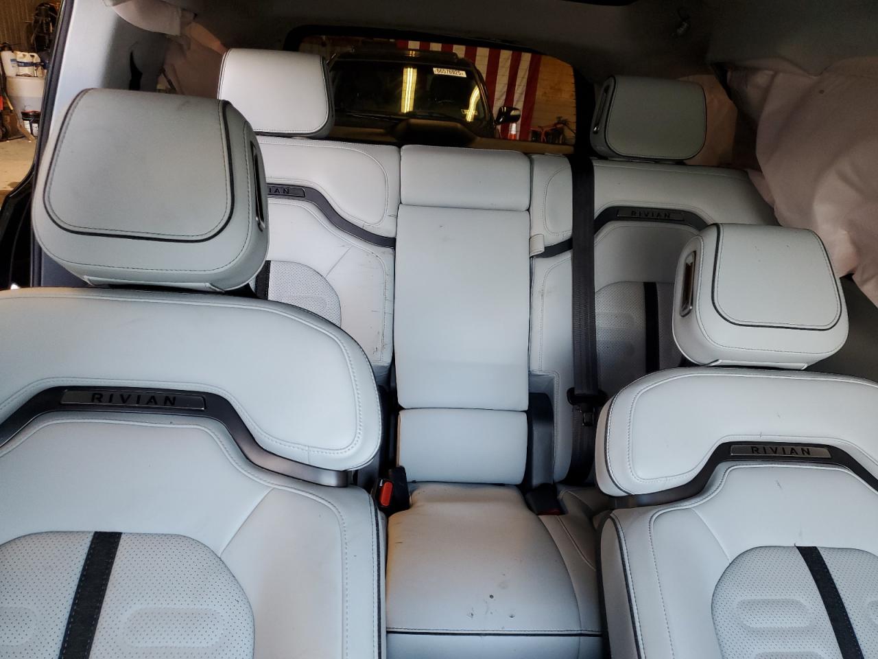 RIVIAN R1S ADVENTURE