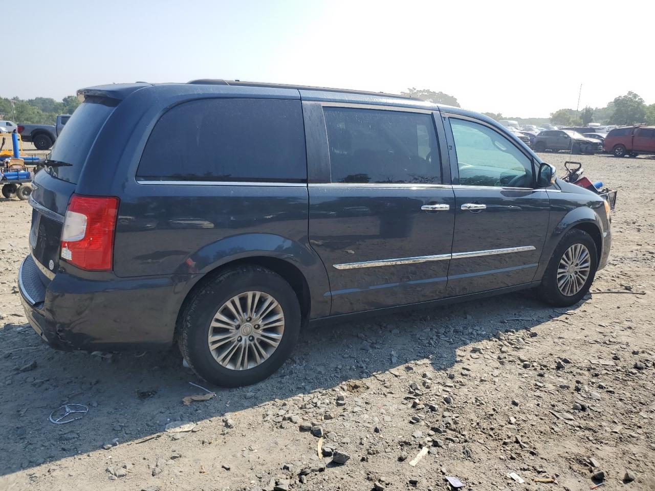 CHRYSLER TOWN & COUNTRY TOURING L