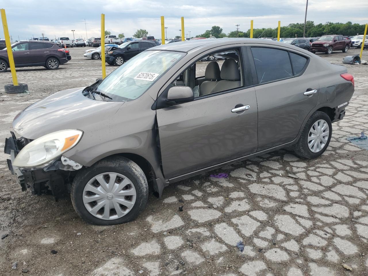 NISSAN VERSA S