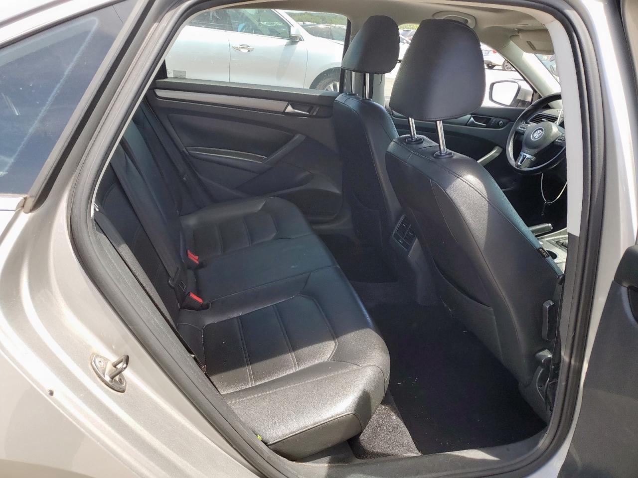 VOLKSWAGEN PASSAT SE