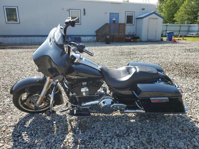 2011 HARLEY-DAVIDSON FLHX - 1HD1KB419BB661111