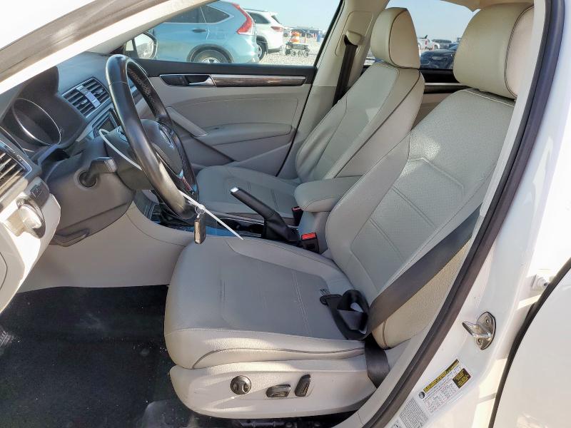 2018 VOLKSWAGEN PASSAT SE 1VWBA7A33JC009036