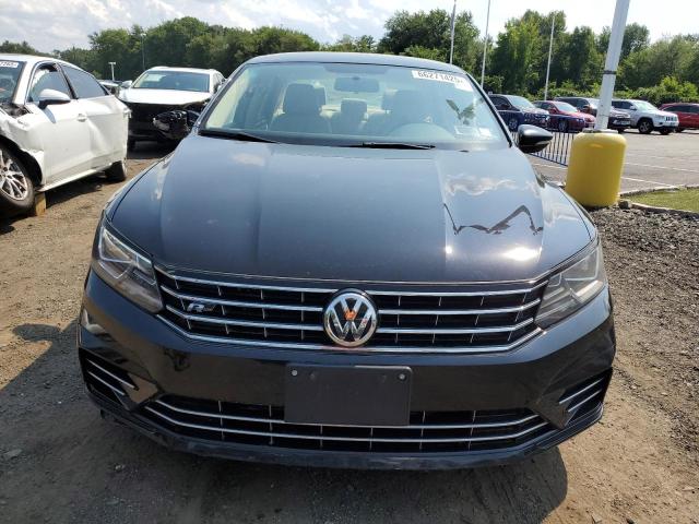 2017 VOLKSWAGEN PASSAT R-L 1VWDT7A33HC068598