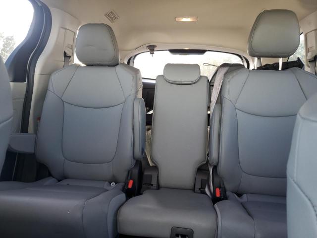 2022 TOYOTA SIENNA XLE 5TDYRKEC1NS085975