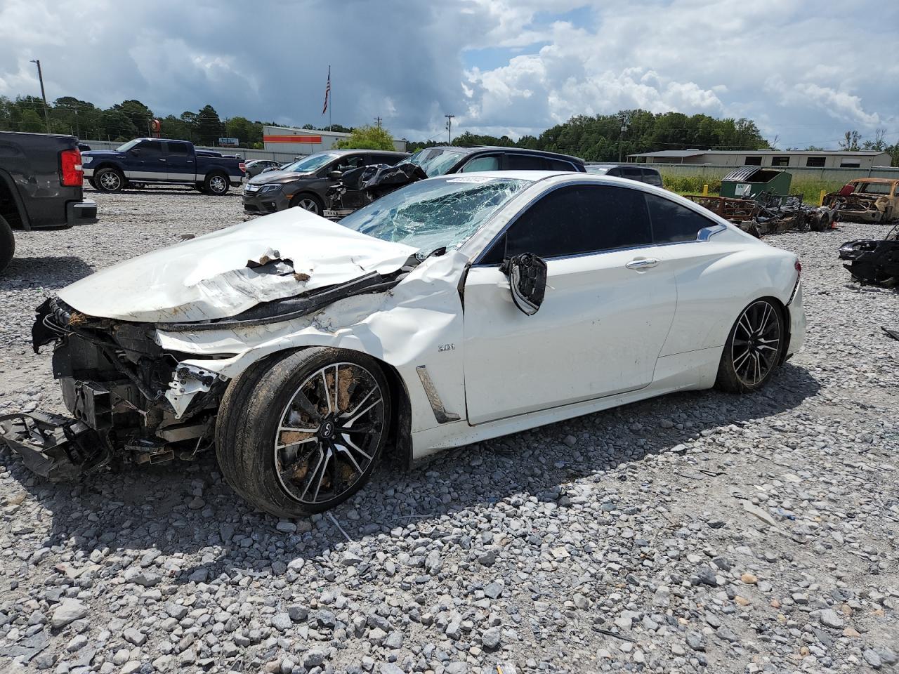 INFINITI Q60 LUXE 300
