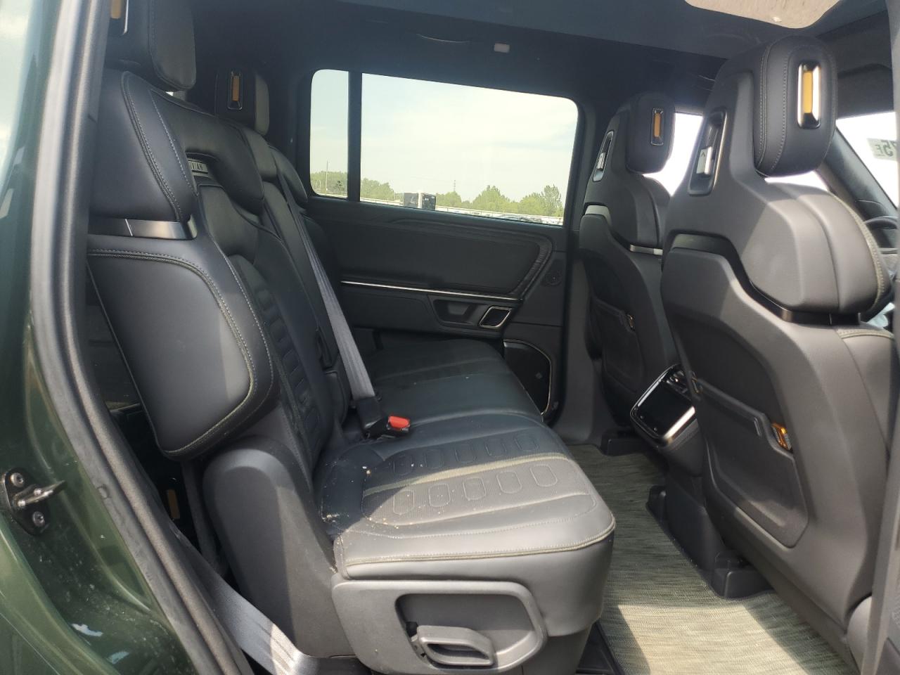 RIVIAN R1S ADVENTURE