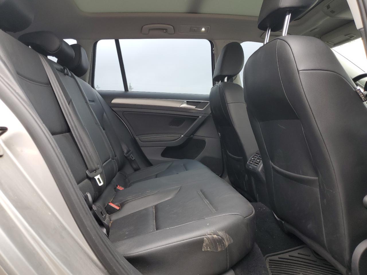 VOLKSWAGEN GOLF SPORTSVAN S