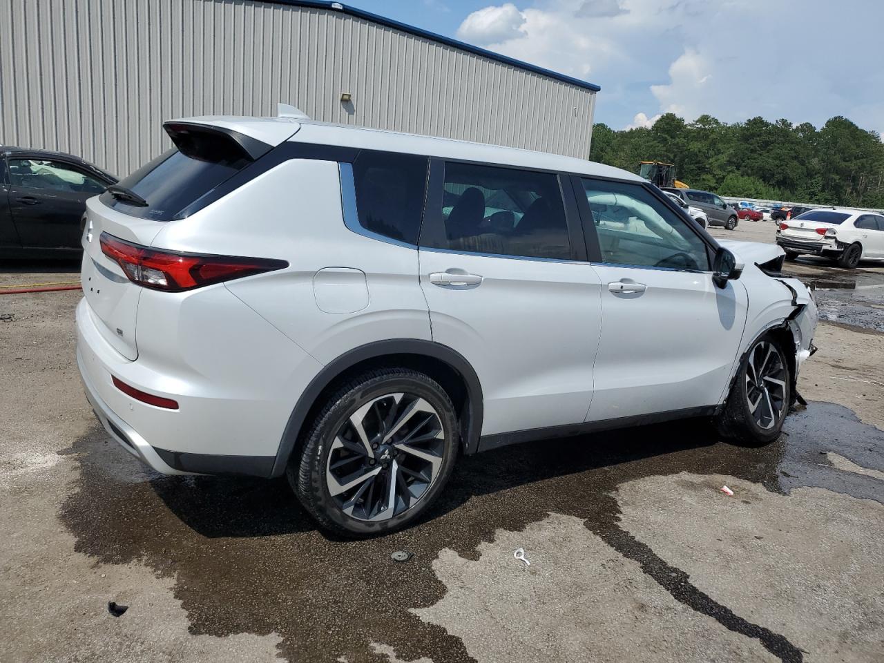 MITSUBISHI OUTLANDER SE