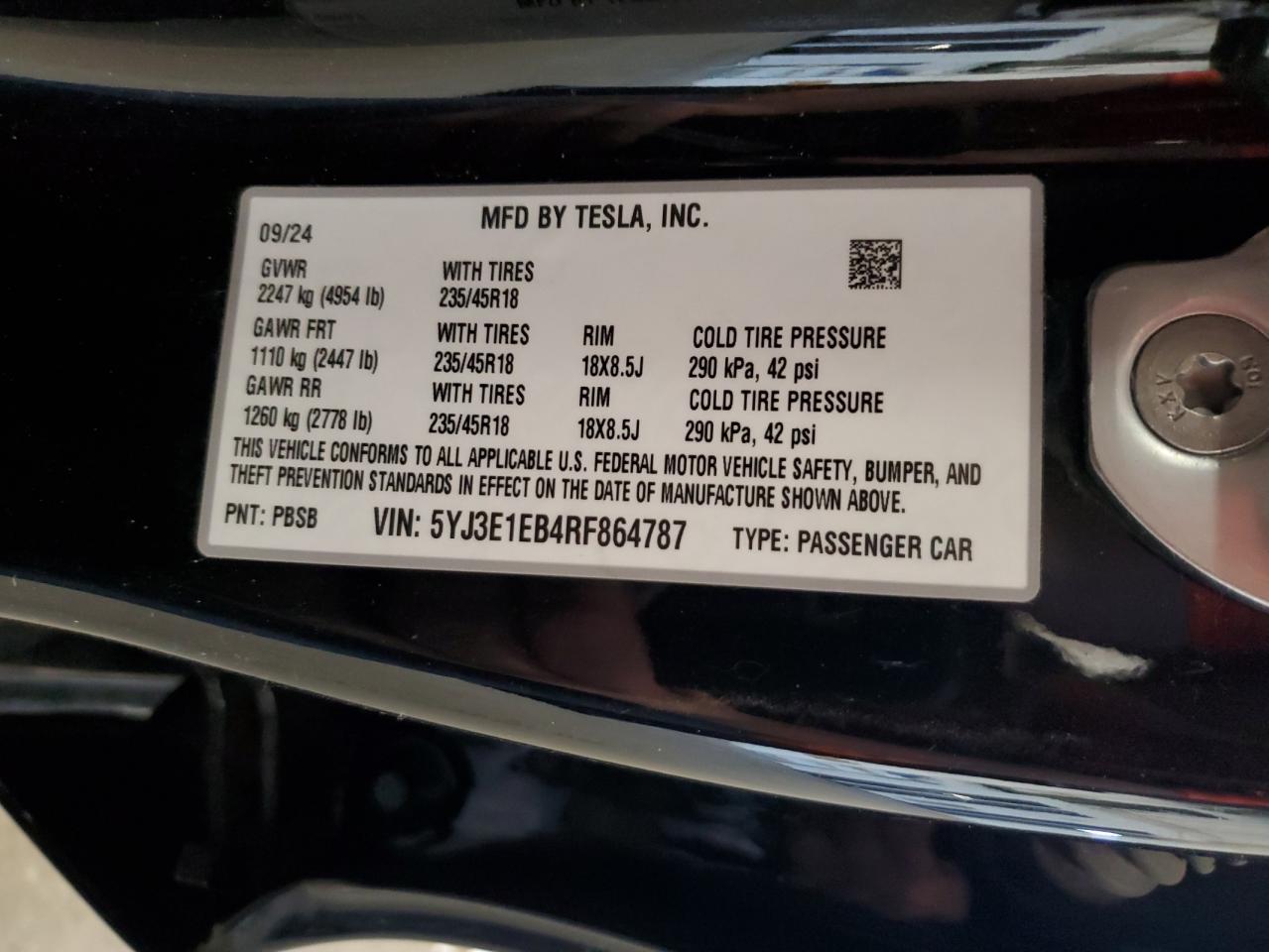 TESLA MODEL 3