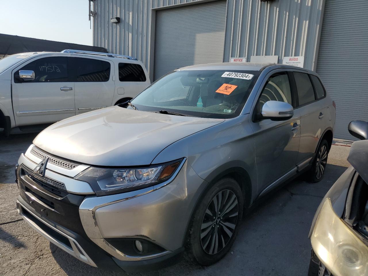 MITSUBISHI OUTLANDER SE