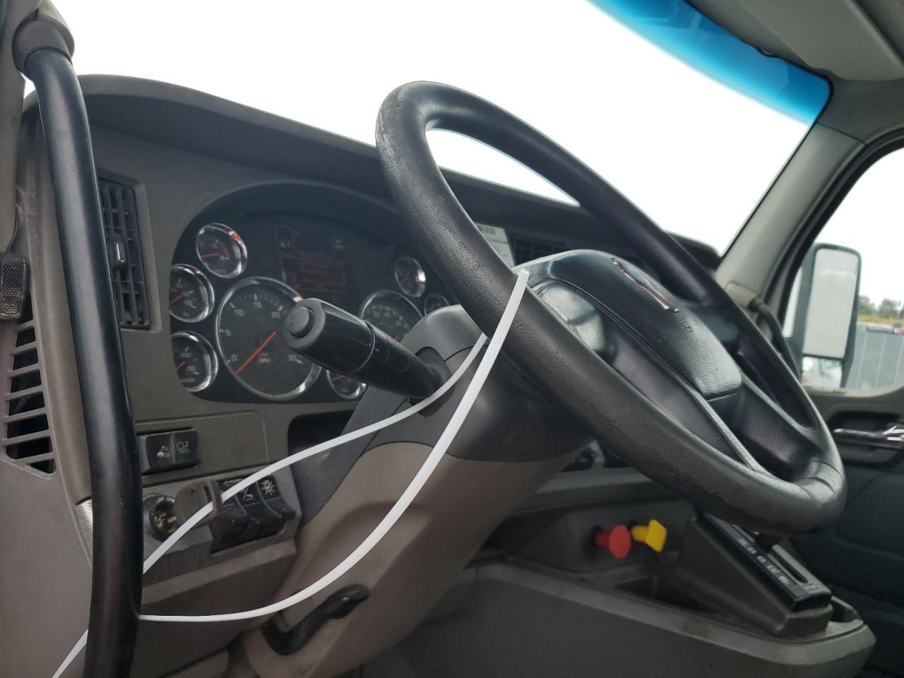 Lot #3202942765 2015 KENWORTH T680