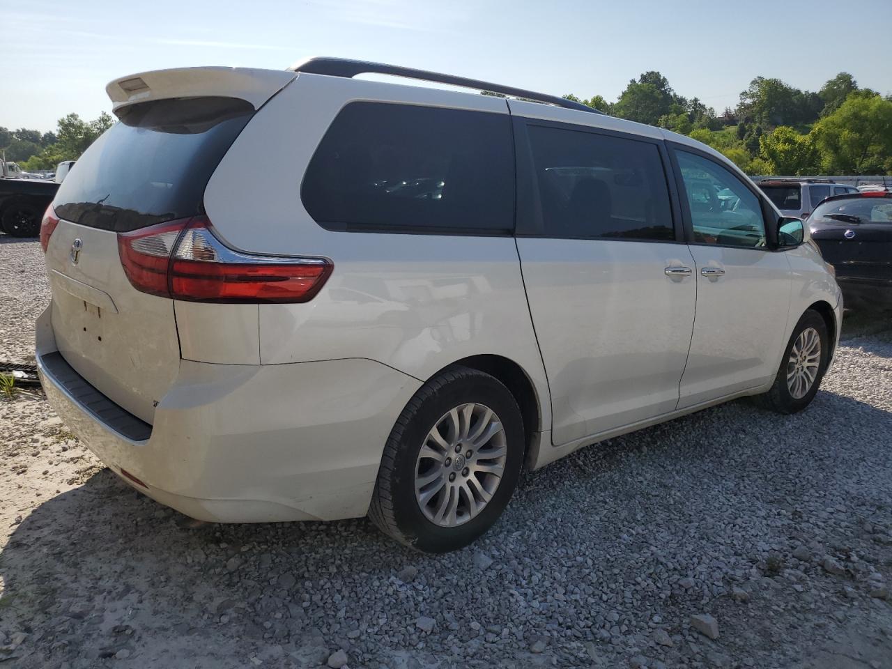 TOYOTA SIENNA XLE