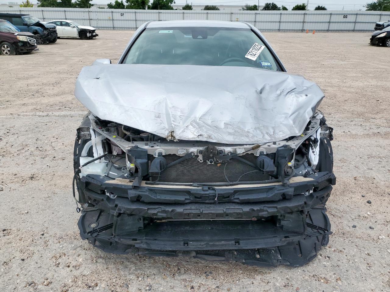 Toyota Camry le 2020