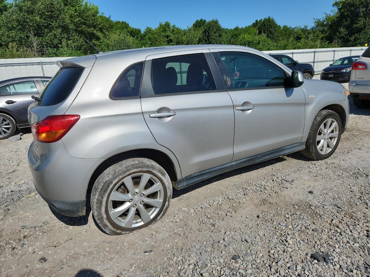 MITSUBISHI OUTLANDER ES